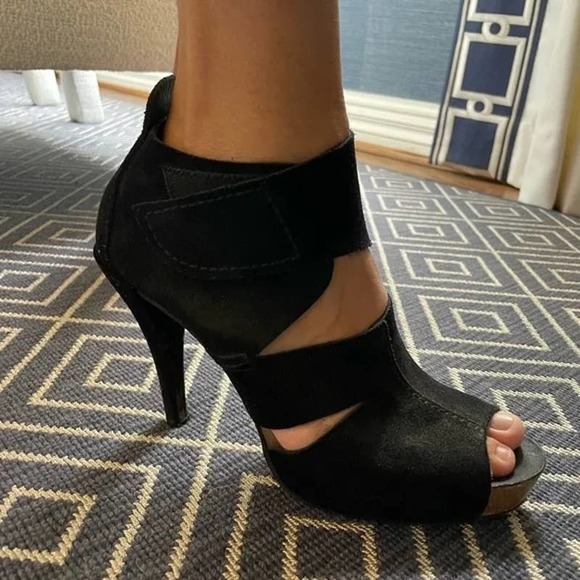 Pedro Garcia Charlie Women's Black Suede Peep Toe Cut Out Booties Sz 9.5 - Picture 2 of 7